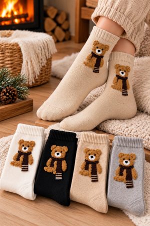 4 Çift Çok Renkli Tüylü Teddy Bear Desenli Tenis Kolej Çorap Serisi