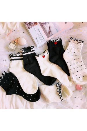 8 Çift Sevimli Moda Kalp Desenli Siyah Beyaz Yarım Konç Kadın Kolej Çorap